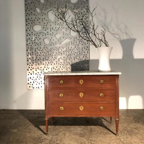 19 th classic chest of drawers 