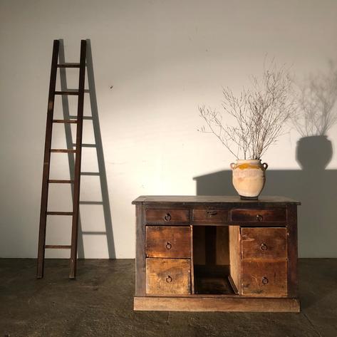 french little shop counter