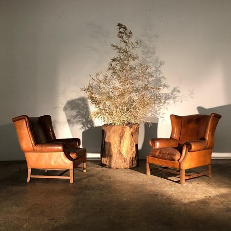 Confortable 1930 leather armchairs 