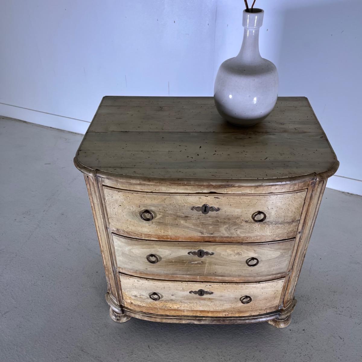 French little chest of drawers 