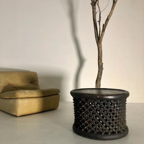 Primitive ethnic low table 