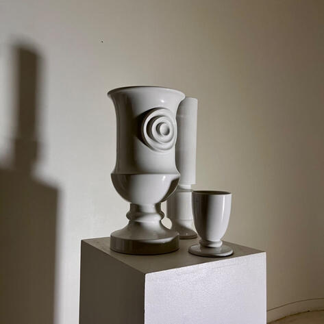 Set of 3 white ceramic vases 